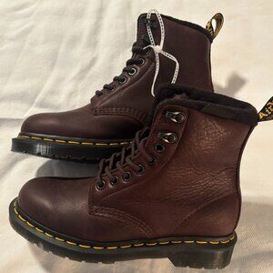 DR. MARTENS 27816 (1460 Pascal) WARMWAIR LEATHER LACE UP BOOTS